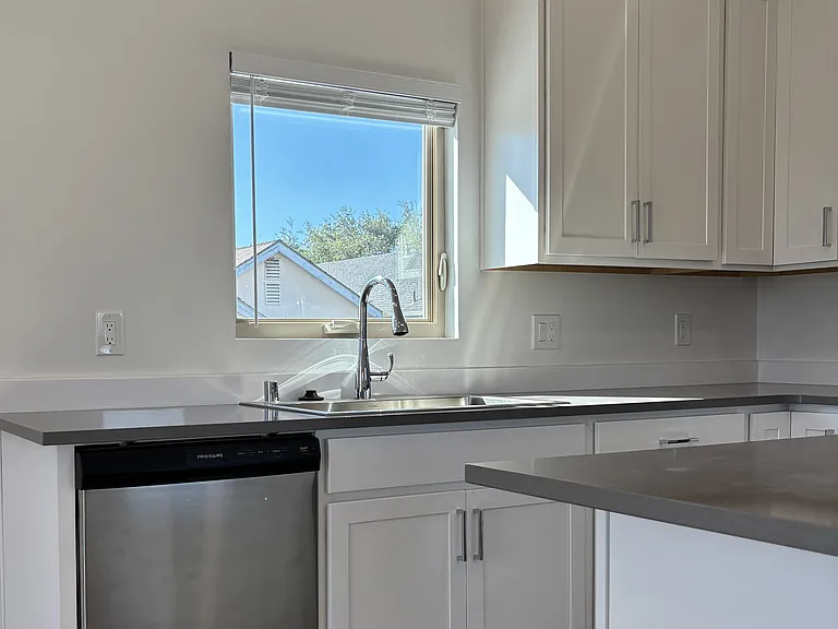312 S Halcyon Rd #C — Photo 7