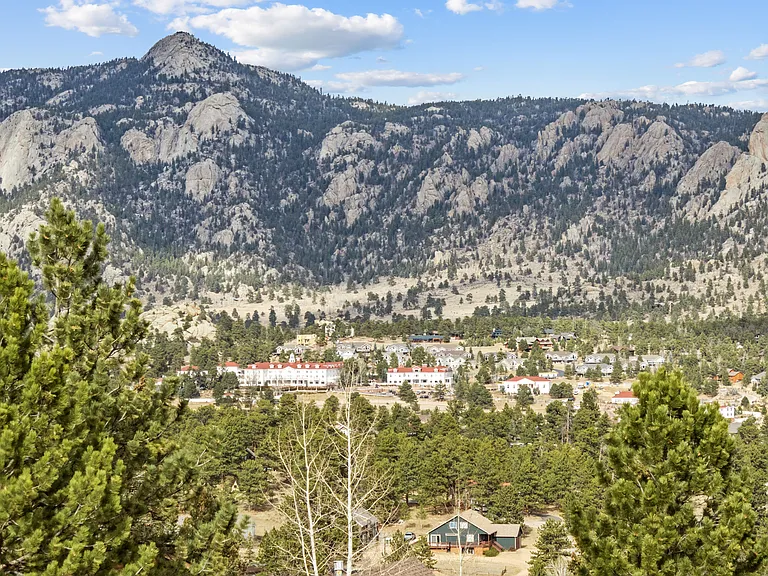 Great views of the mountains and the Stanley Hotel!
