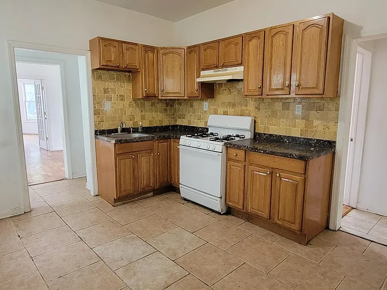 654 S 19th St #1 — Photo 3