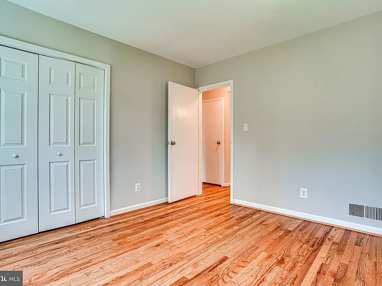 7430 Hastings St — Photo 32