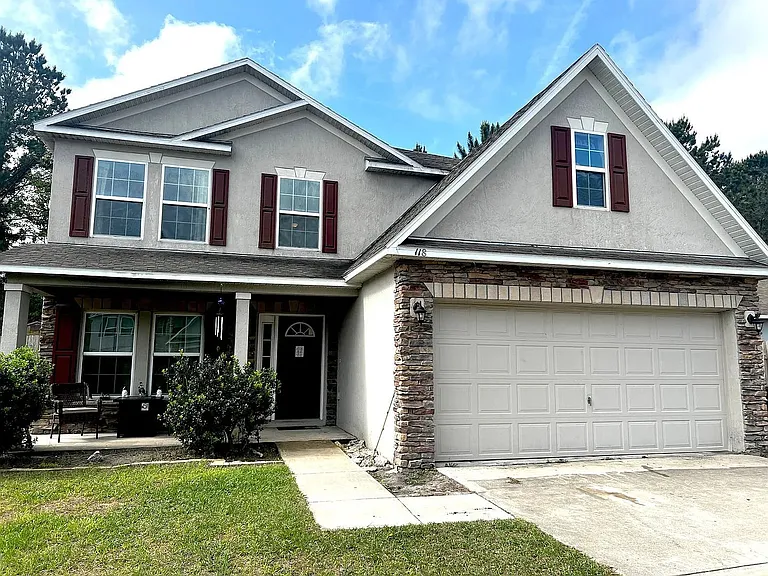118 Pine Bluff Blvd W — Photo 1
