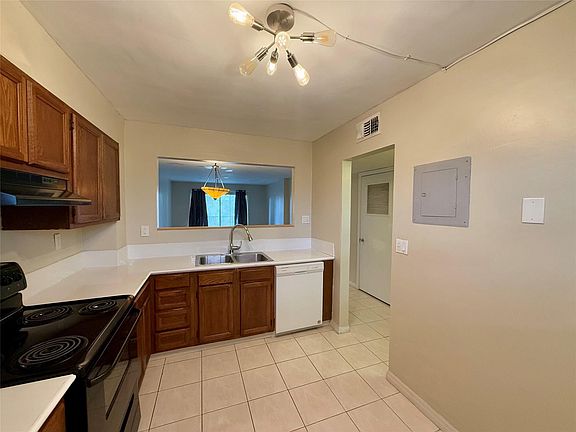 3rd image of 1200 NW 87th Avenue #515