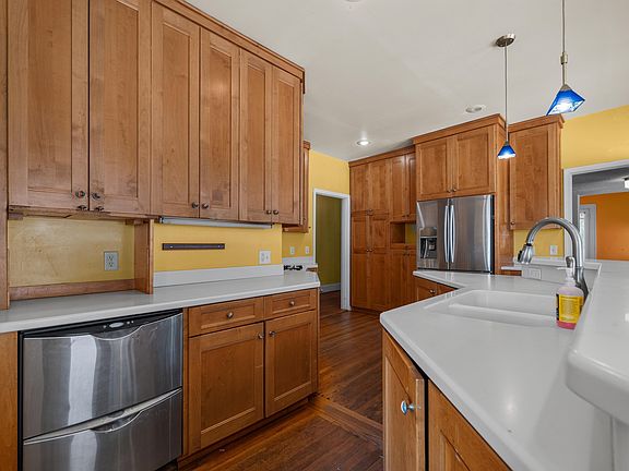 4th image of 539 Prospect Ave