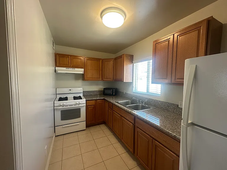 924 Estelle Ave #C — Photo 5