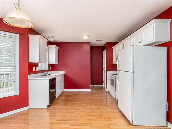 4th image of 219 Belle Chase Dr