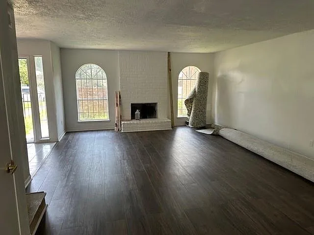 3 bed, 2.5 bath, 1736 sqft, $1,595 — Photo 2