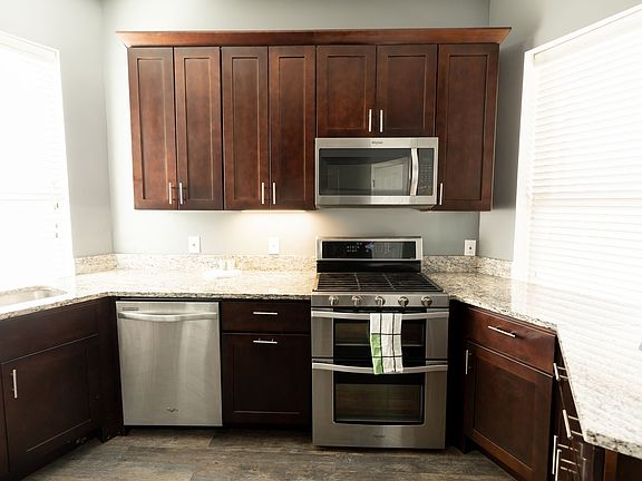3rd image of 1736 Nicholson Pl #B