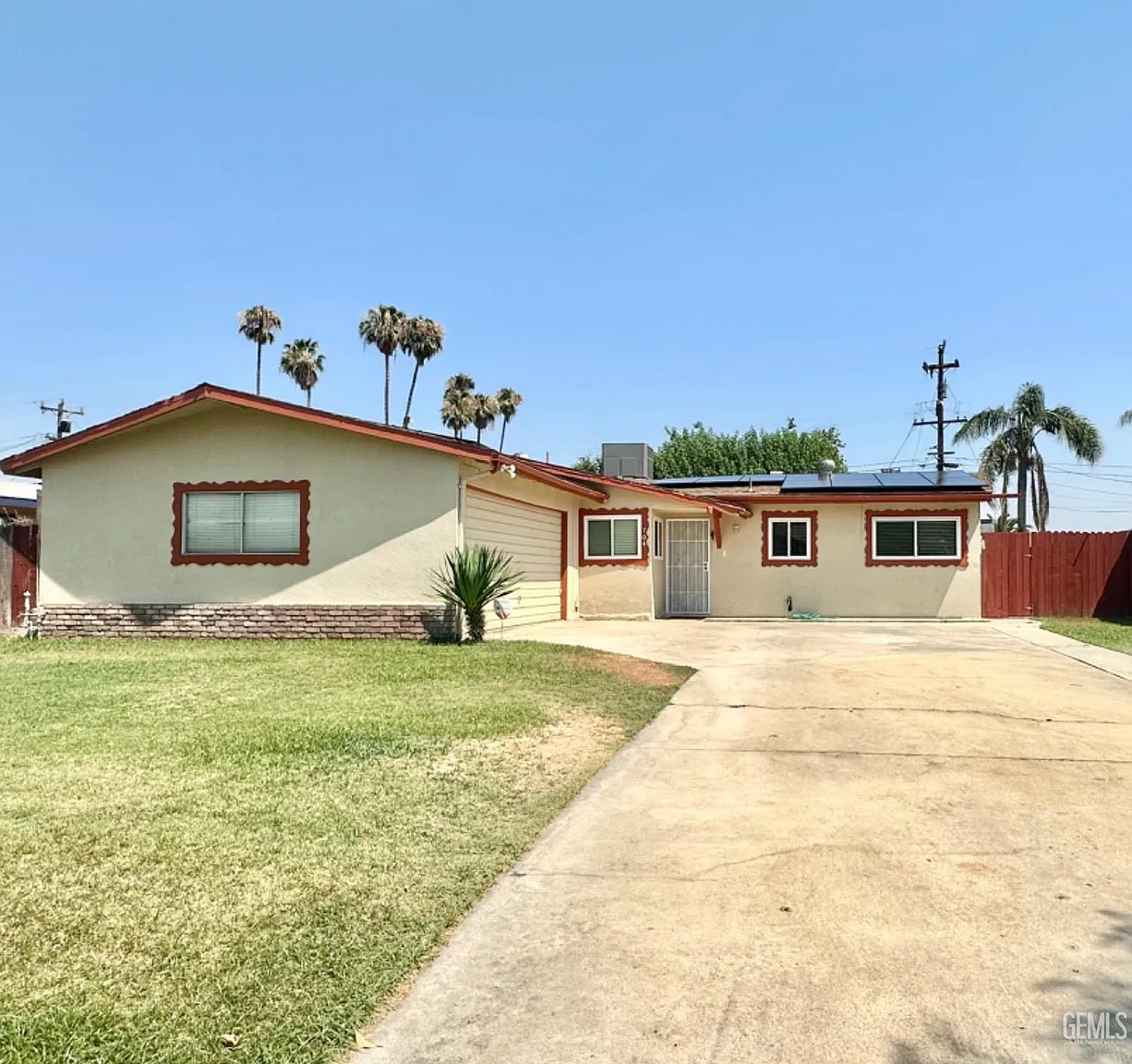 704 White Ln photo 1