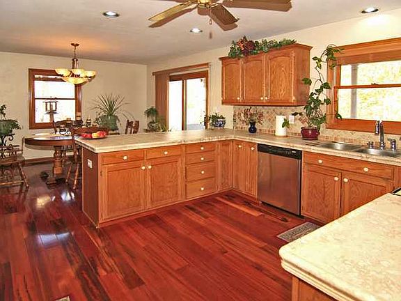 5th image of 88 John Ct