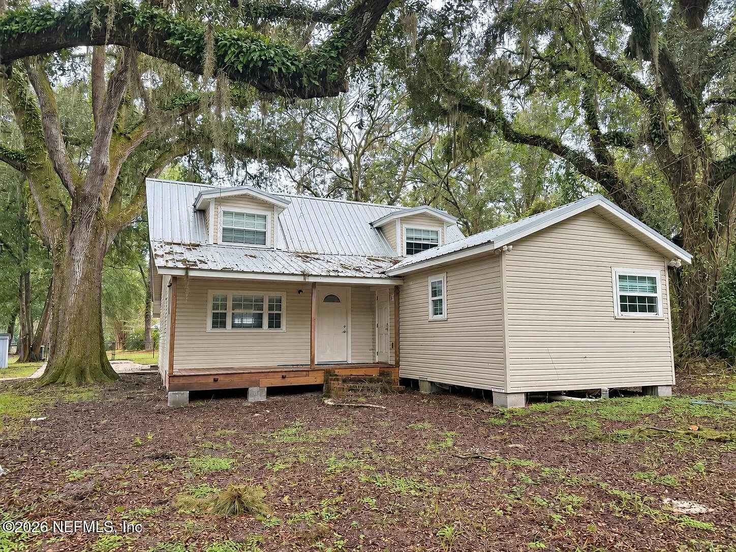4 bed, 3.0 bath, 1468 sqft, $2,200 — Photo 1