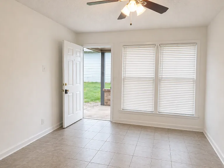 1802 Stewart St — Photo 4
