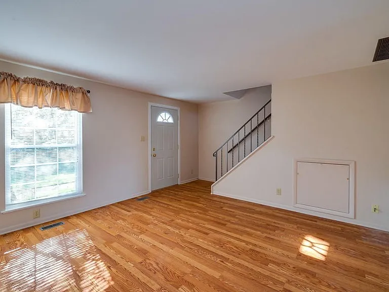 1123 Charleston Ct — Photo 22