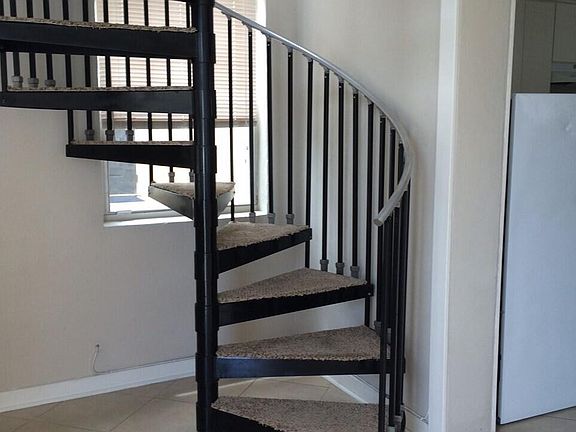 3rd image of 509 6th Avenue N #1-4