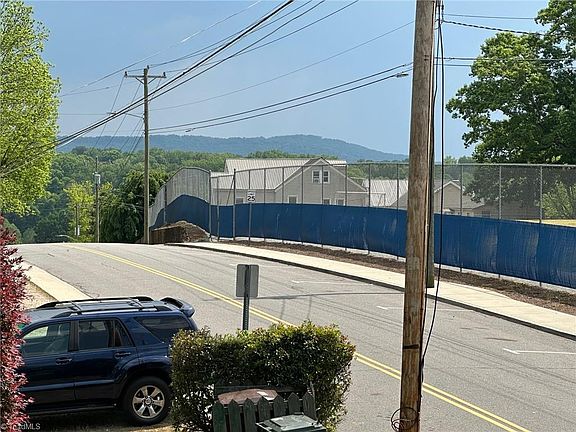 5th image of 246 Church St