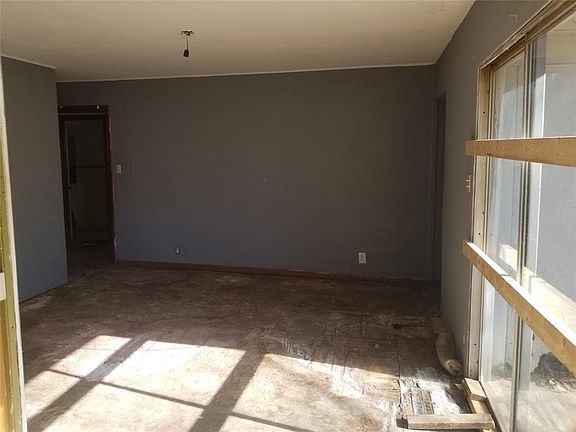 4th image of 826 W Heron St