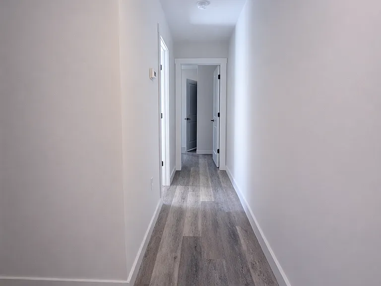 887 W 25th St — Photo 17
