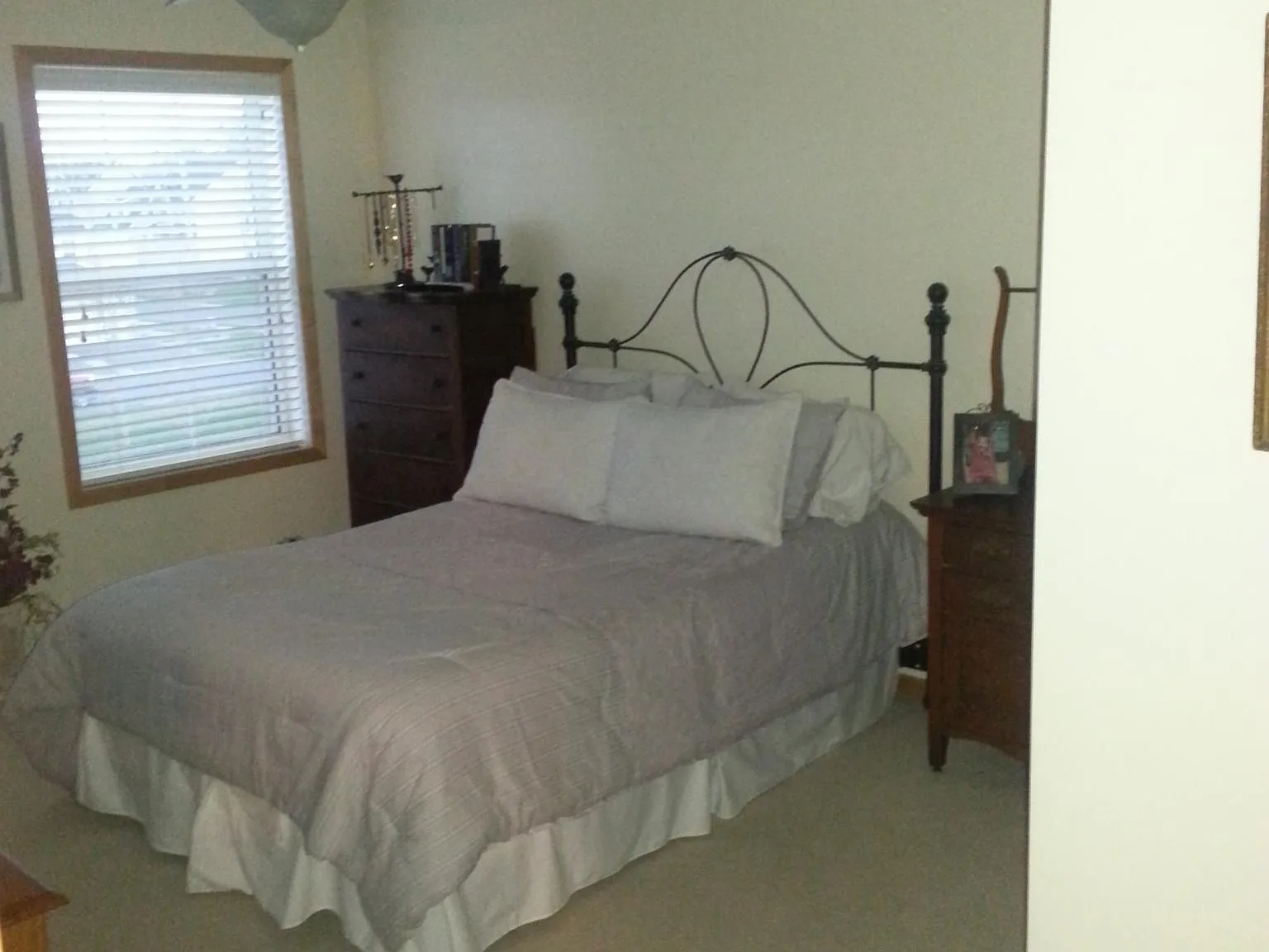 2 bed, 1.5 bath, 1400 sqft, $1,900 — Photo 2