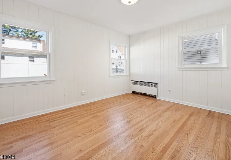 623 Livingston Rd — Photo 10