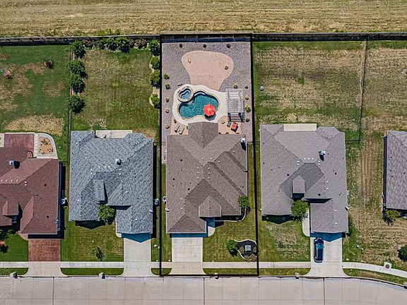 3rd image of 304 Oar Wood Dr