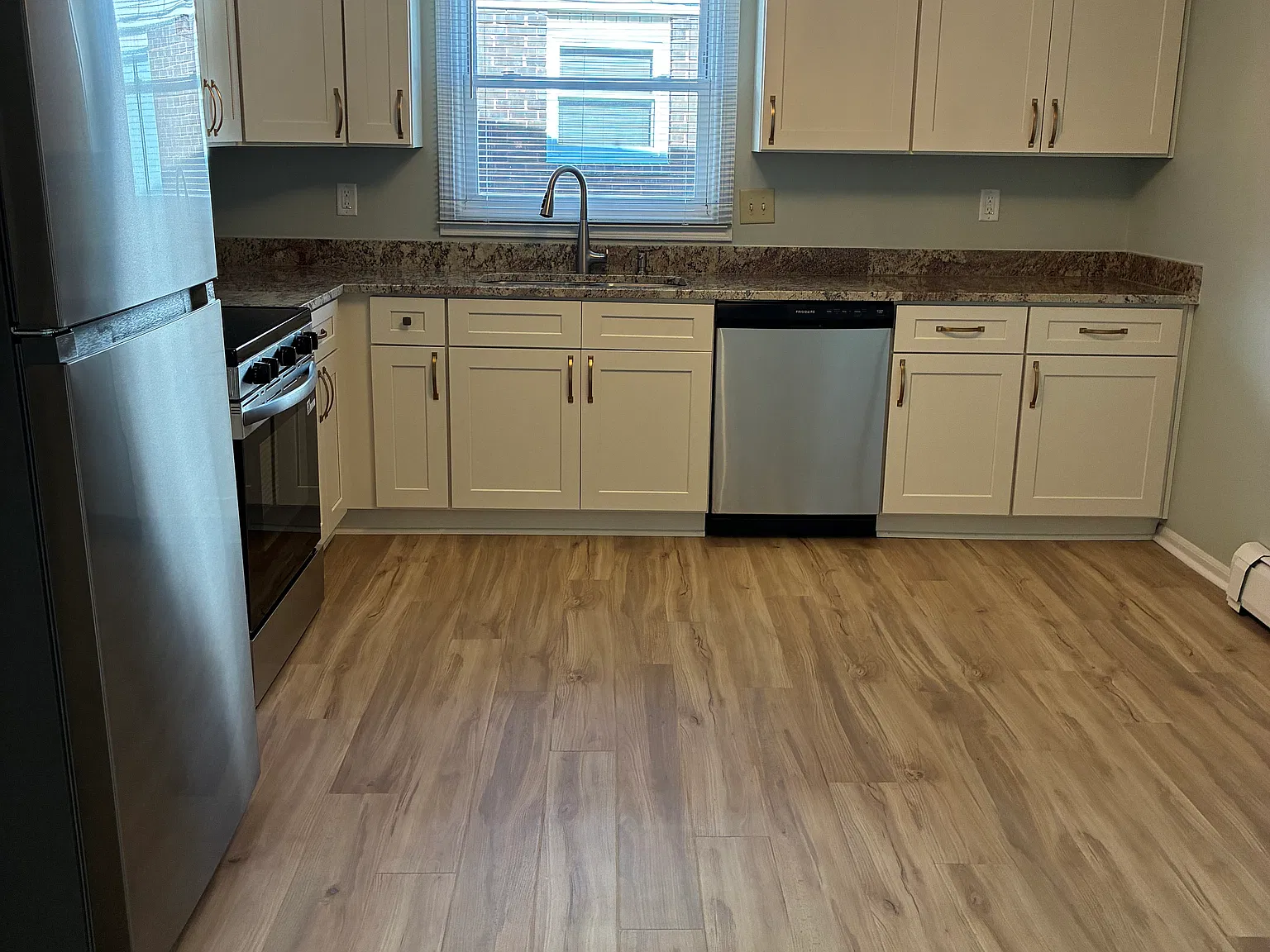2 bed, 1.5 bath, 950 sqft, $1,650 — Photo 3