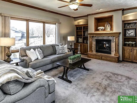 3rd image of 4809 Lakeside Cir