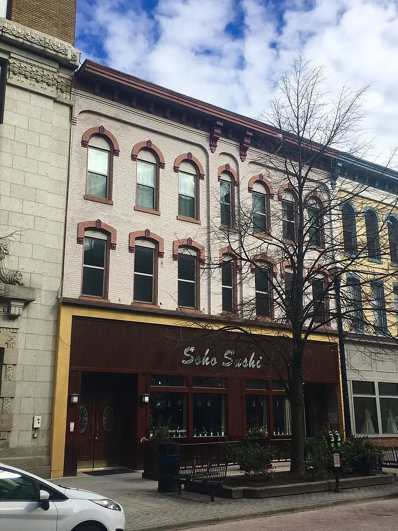 56 Monroe Center -Affordable downtown living! — Photo 2
