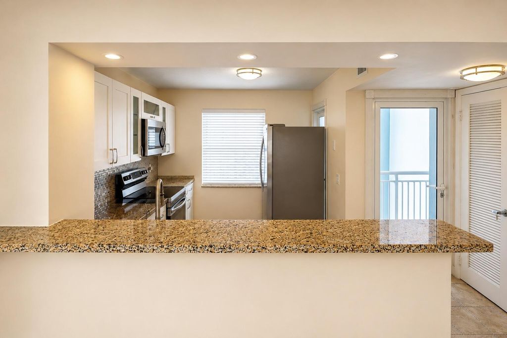 201 N Ocean Blvd APT 608, photo 5