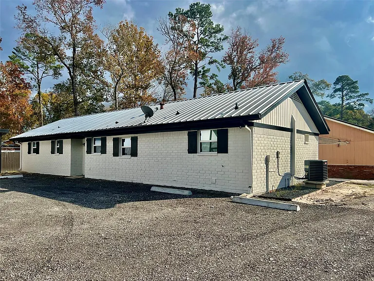21510 Ruth Dr — Photo 1