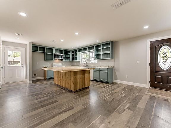 5th image of 1322 Betty Ln