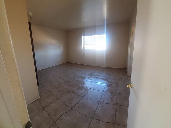 5th image of 1076 Balboa Ct SE