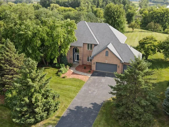 265 Mallard Dr, Shakopee, MN 55379