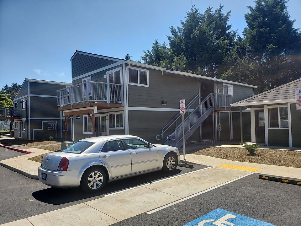 2nd image of 403 Pine Ave #1