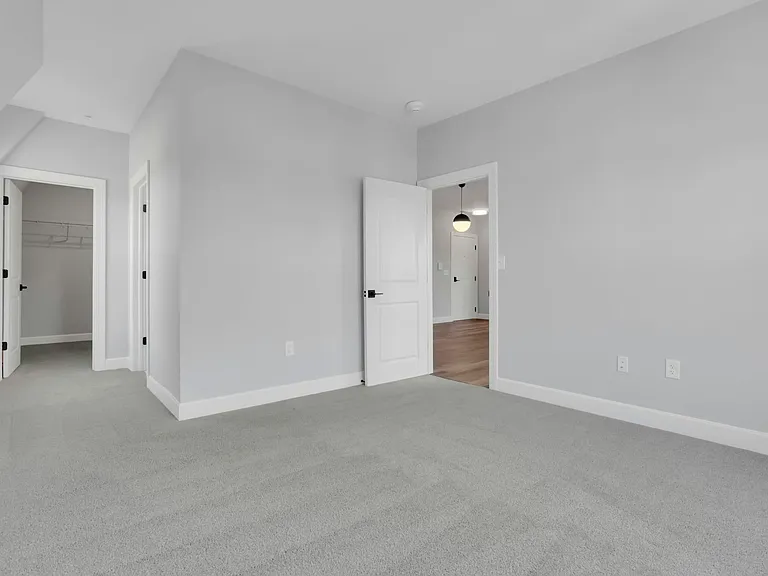 31 W Waterloo St #E — Photo 7