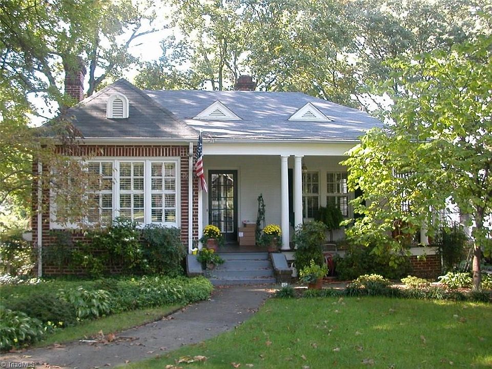 1st image of 301 Woodbine Ct