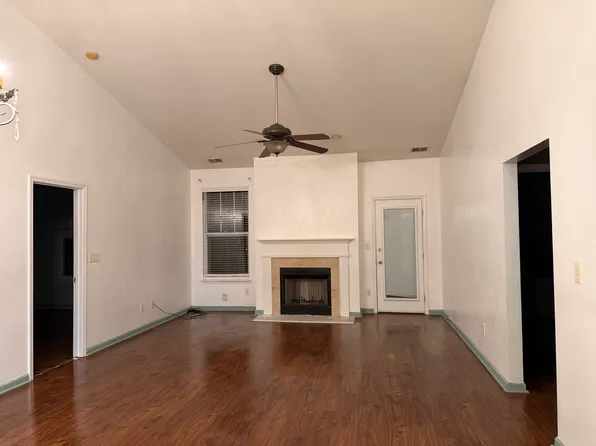 4372 Walnut Creek Dr, Lexington, KY 40509