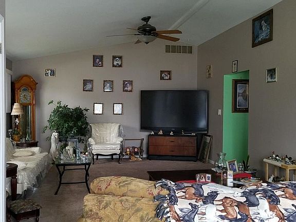 4th image of 4 Woodside Dr
