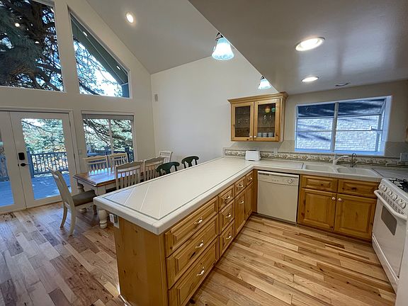 4th image of 31549 Pleasant Dr