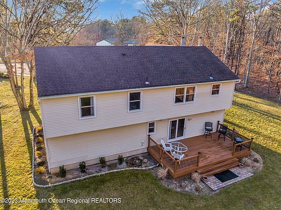 5th image of 8 Pamela Ct