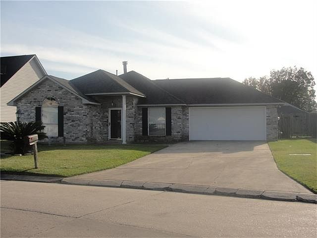 1st image of 905 Fairway Dr