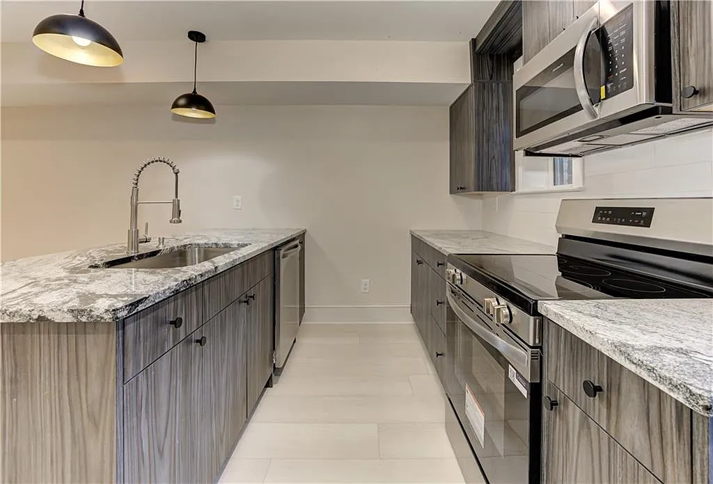 83 26th St NW — Photo 3