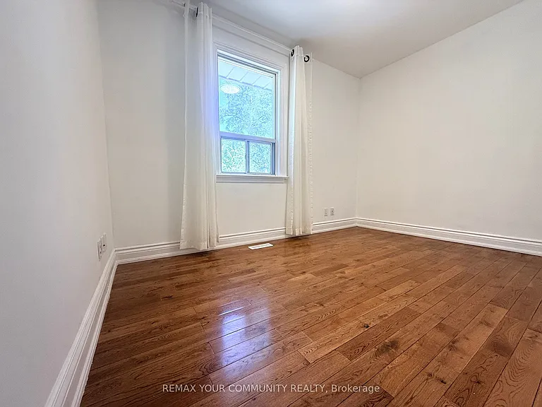 387 Paliser Cres N #MAIN — Photo 11