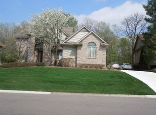 27170 Winchester Ct, Farmington Hills, MI