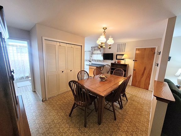 5th image of 14545 Avers Ave