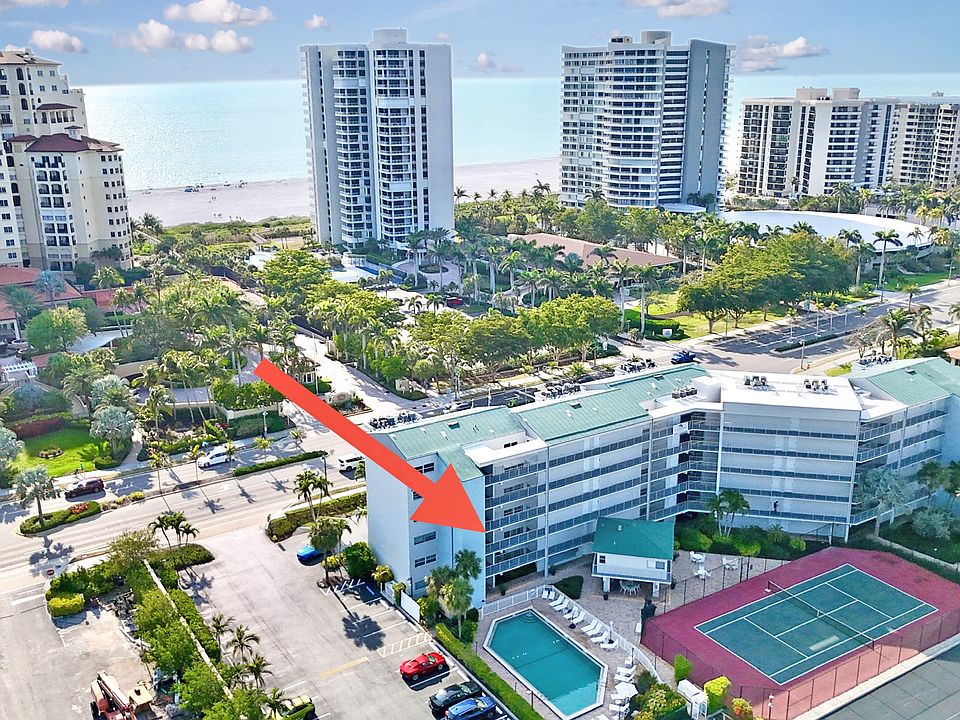 condo direct across from public beach access
