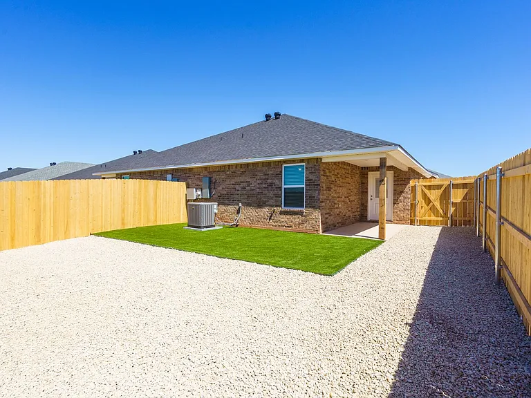 2718 Roman Ln — Photo 16