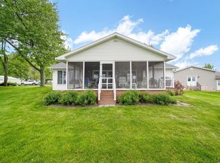 227 Lake View Dr, Hudson, MI 49247