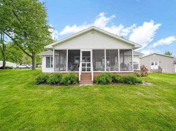 227 Lake View Dr, Hudson, MI 49247