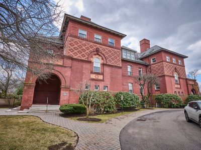 72 Lincoln St APT 10, Newton, MA, 02461