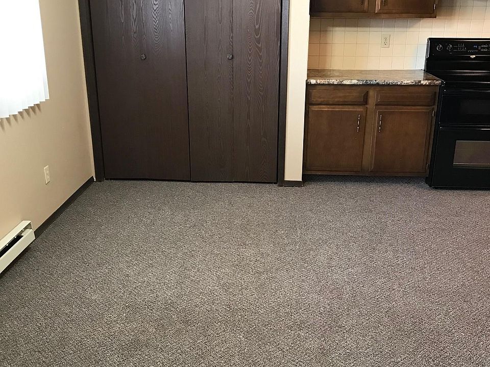 Dining area, pantry, double oven stove