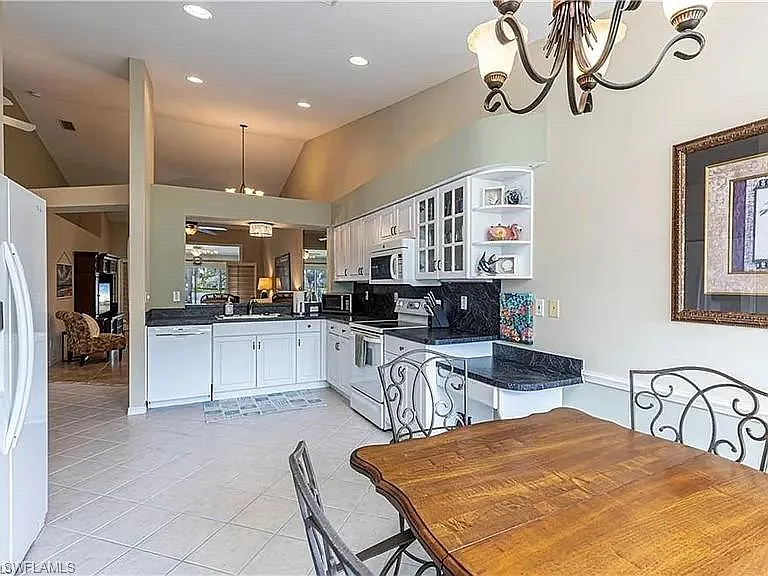5595 Greenwood Cir #92 — Photo 22